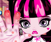game Draculaura Hand Doctor Game