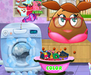 game Pou Girl Washing Clothes